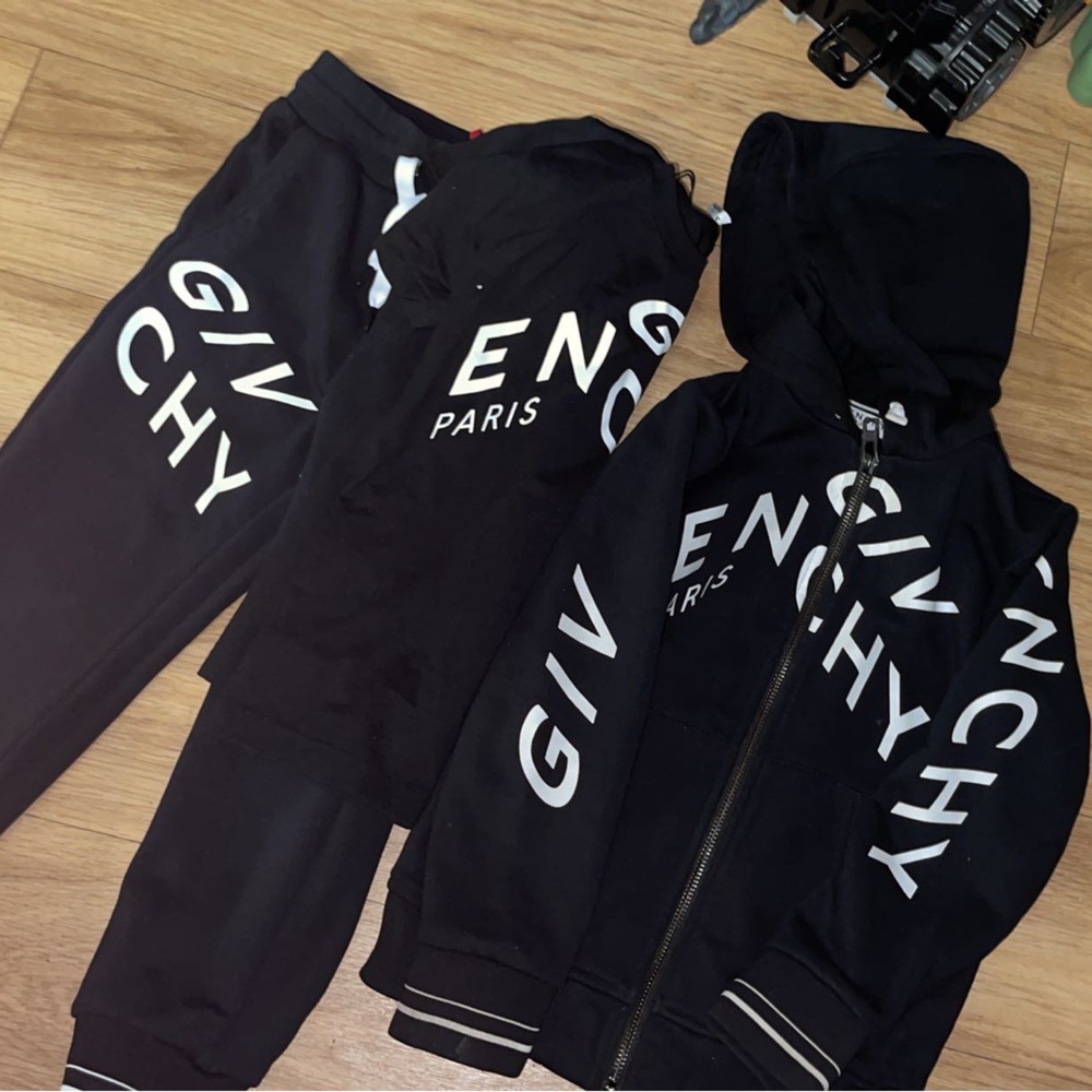Boys GIVENCHY 3 PIECE SWEATSUIT/TRACKSUIT WITH TSHIRT